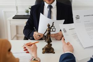 Business valuations in divorce lawyers in Mississauga, Toronto, and the Greater Toronto Area (GTA) helping spouses accurately assess and divide business assets during separation