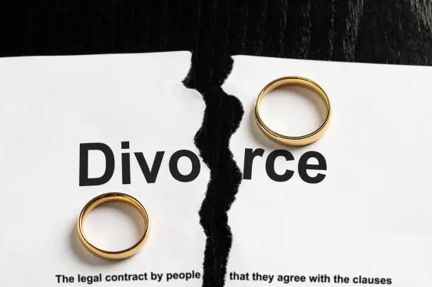 Divorce lawyers in Ontario helping clients with separation, property division, child custody, and spousal support through experienced family law services