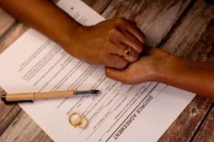 Separation agreement modifications lawyers in Ontario helping clients update, amend, and enforce family law separation agreements after changes in circumstances